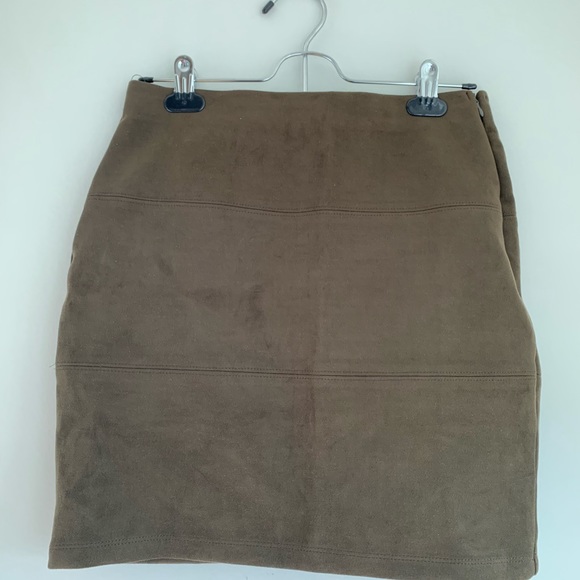 Skirts - Picture 4 of 5